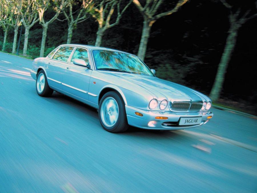  Jaguar XJ Executive 1997 года  (фото 3 из 3)